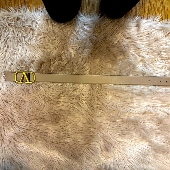 Valentino REVERSIBLE VLOGO SIGNATURE BELT IN GLOSSY CALFSKIN 40 MM - Picture 6 of 10